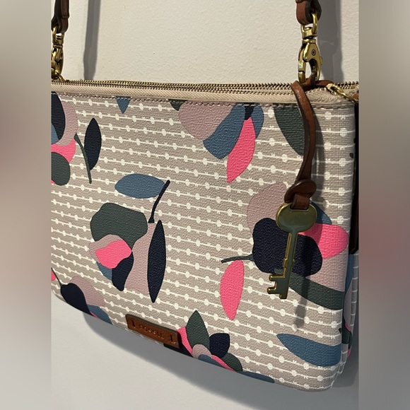 Fossil Devon Crossbody purse in HTF Floral pattern - Picture 5 of 10